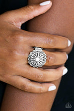 Load image into Gallery viewer, Ring:  Daringly Daisy - White
