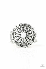 Load image into Gallery viewer, Ring:  Daringly Daisy - White
