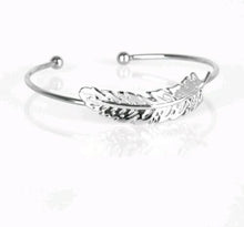 Load image into Gallery viewer, How Do You Like This FEATHER? Silver Bracelet
