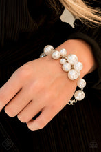 Load image into Gallery viewer, Bracelet: &quot;Girls In Pearls&quot;
