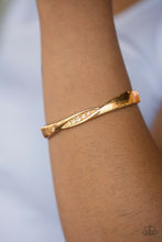 Load image into Gallery viewer, Glittering Grit Gold Bracelet
