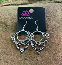 Load image into Gallery viewer, Metallic Macrame Silver Earrings
