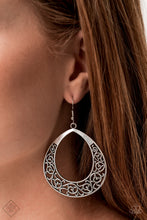 Load image into Gallery viewer, Earring: &quot;Vineyard Venture&quot; - Silver
